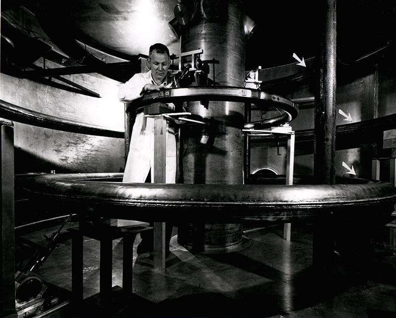 Toroidal device for controlled thermonuclear research. La Jolla, CA Toroidal device for controlled thermonuclear research